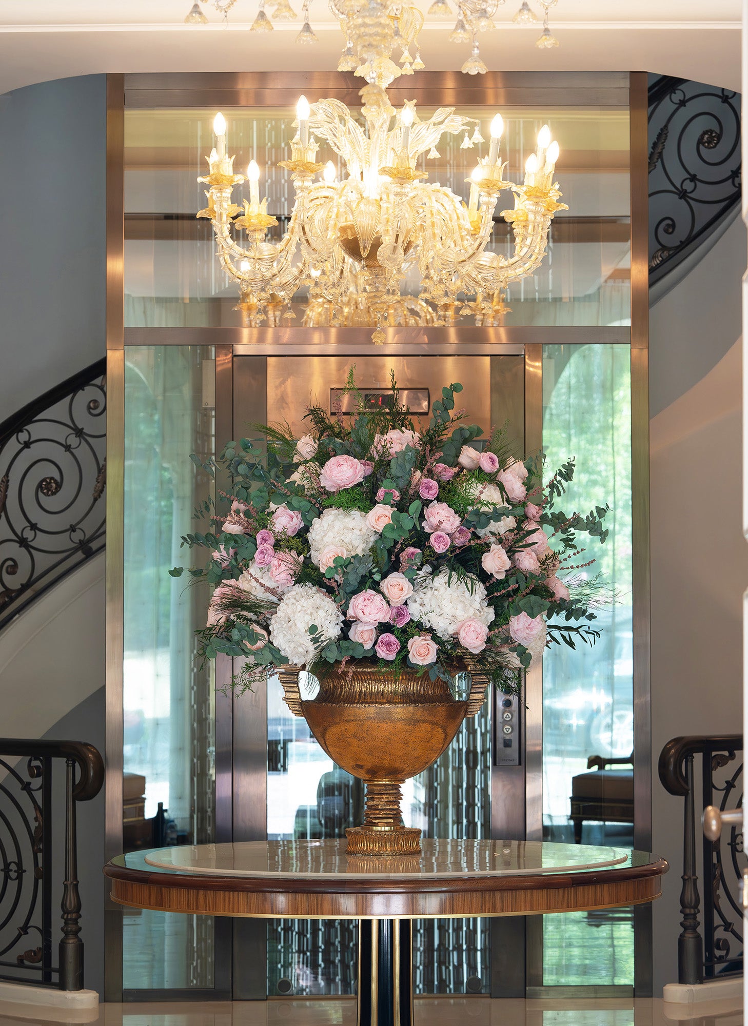 Preserved Mixed Flowers Arrangement
Preserved Rose, preserved hydrangea, preserved peony