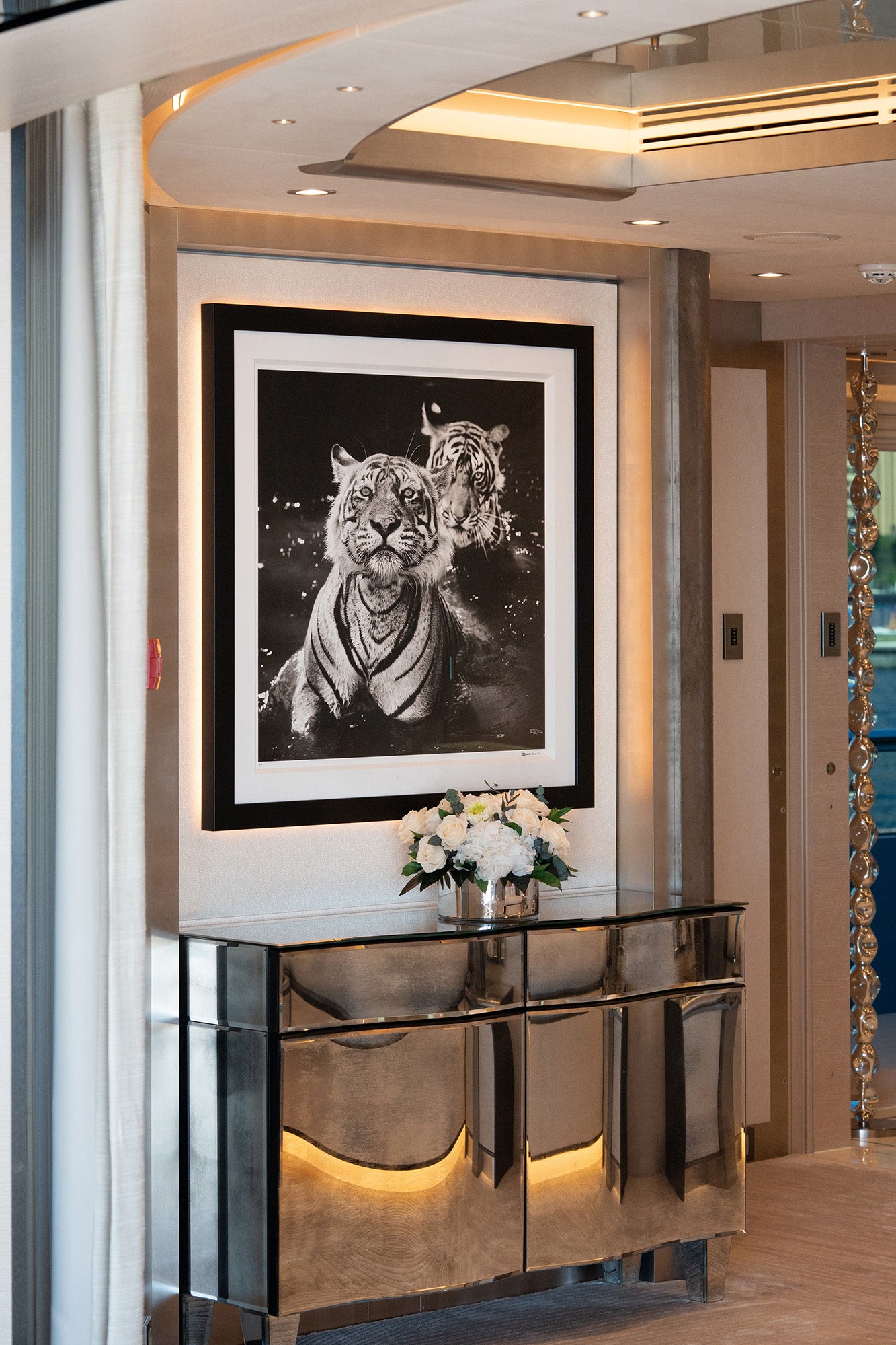 Preserved tropical arrangement in master cabin