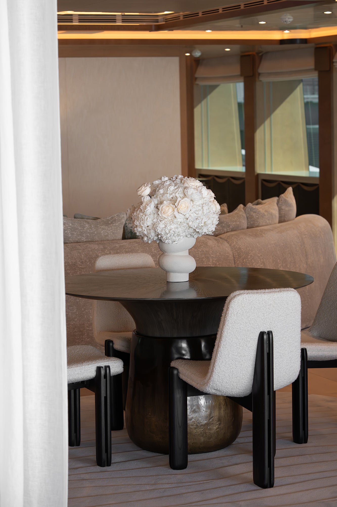 White preserved hydrangea and roses arrangements 