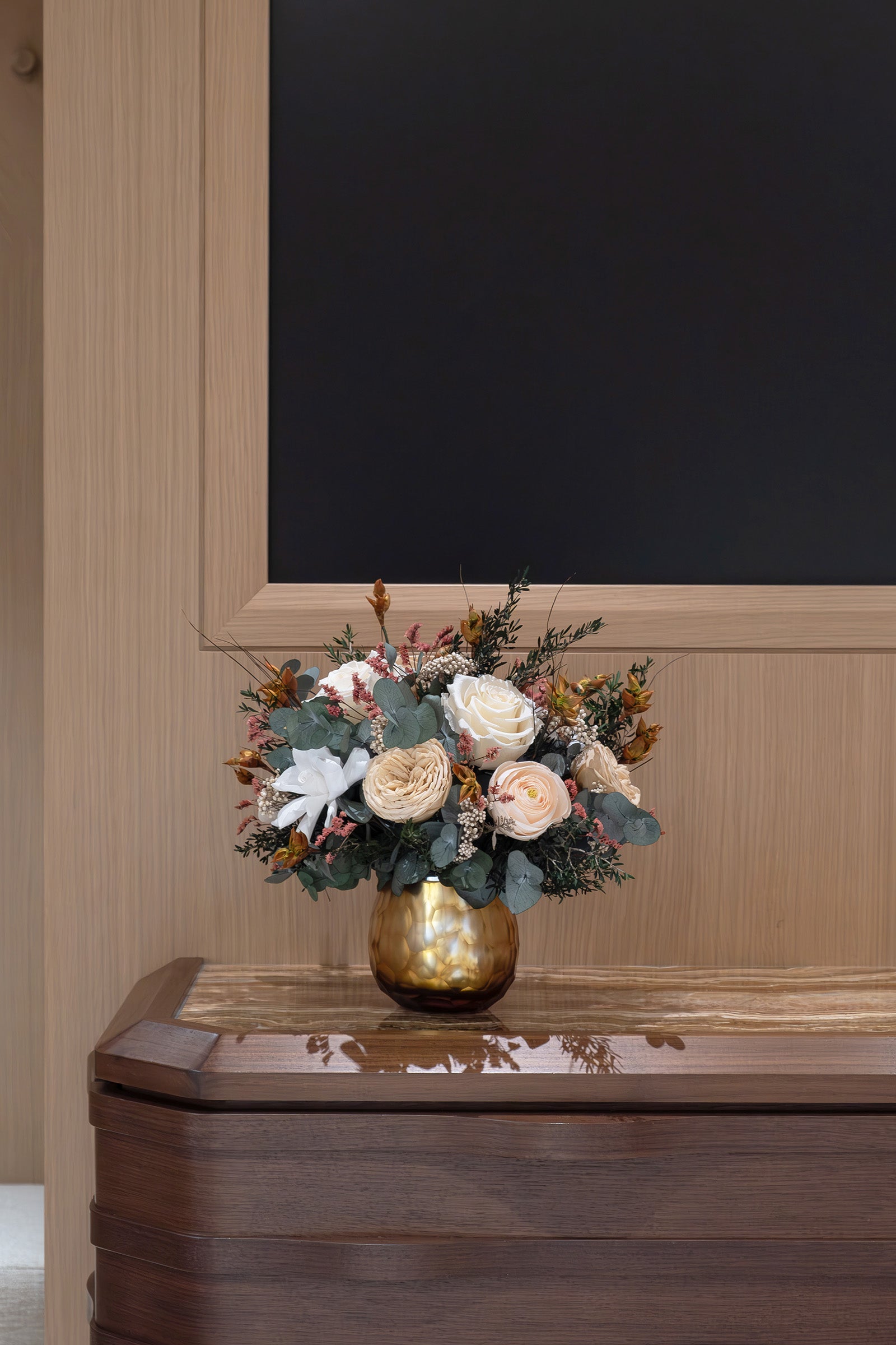 Preserved mixed roses arrangement in master cabin